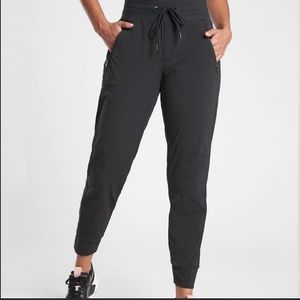 Athleta Trekkie North Jogger black size XXS